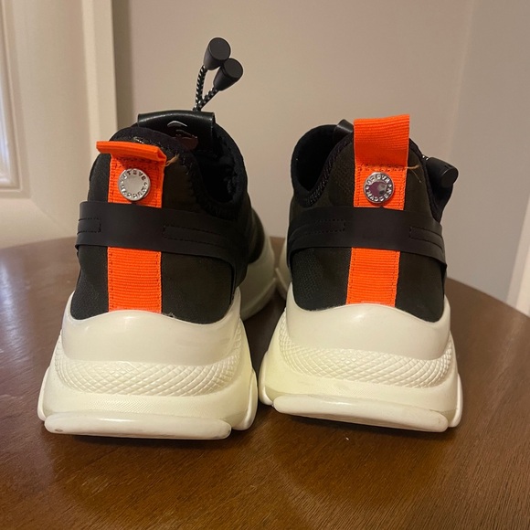 Steve Madden Myles Camo Sneakers - Picture 5 of 7